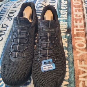 NWT SKECHER'S SUMMIT COOL CLASSIC SNEAKERS - SIZE 10